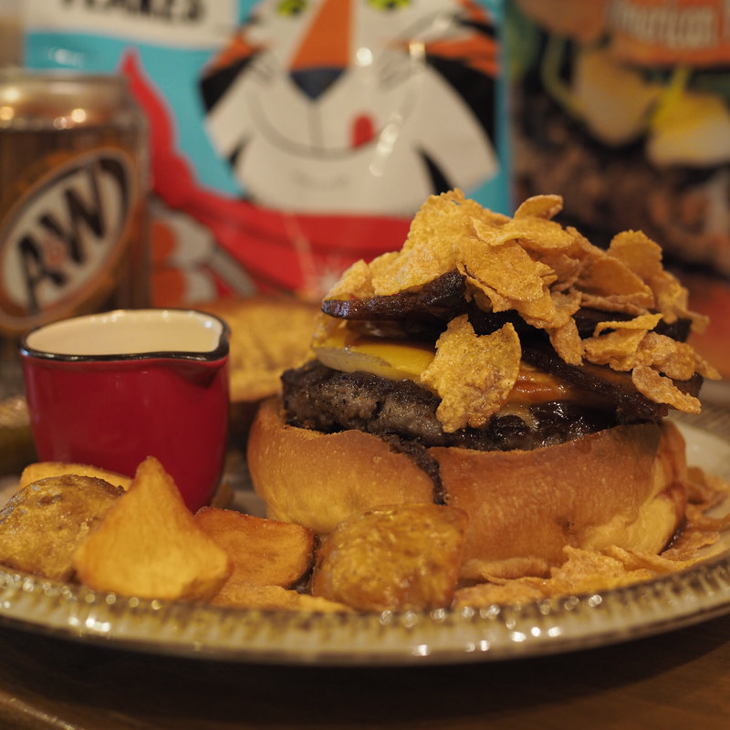 ベーコン&コーンフロストバーガー(C. B. Diner Johson)