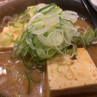 激辛とんび豆腐(もつ焼きばん 三軒茶屋店)