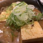 激辛とんび豆腐(もつ焼きばん 三軒茶屋店)