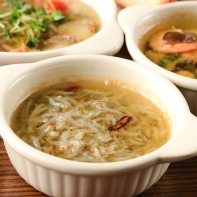 シラスのアヒージョ(とある池袋のビストロ酒場Bisrock 池袋西口店)