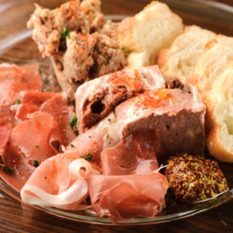 お肉屋さんの盛り合わせ(とある池袋のビストロ酒場Bisrock 池袋西口店)