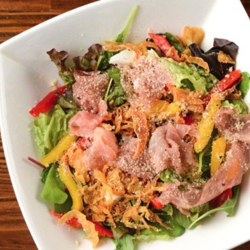 自家製ドレッシングが美味しいチョイスサラダ(とある池袋のビストロ酒場Bisrock 池袋西口店)