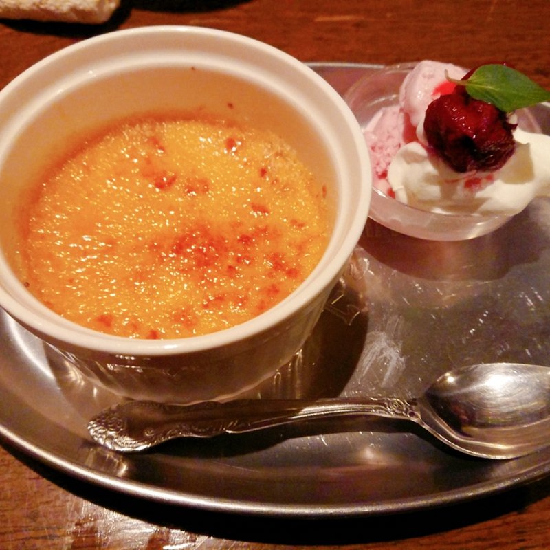 黒糖のブリュレ(ストロベリーアイス付)(沖縄粟国島料理 あぐぅーん たまプラーザ店)