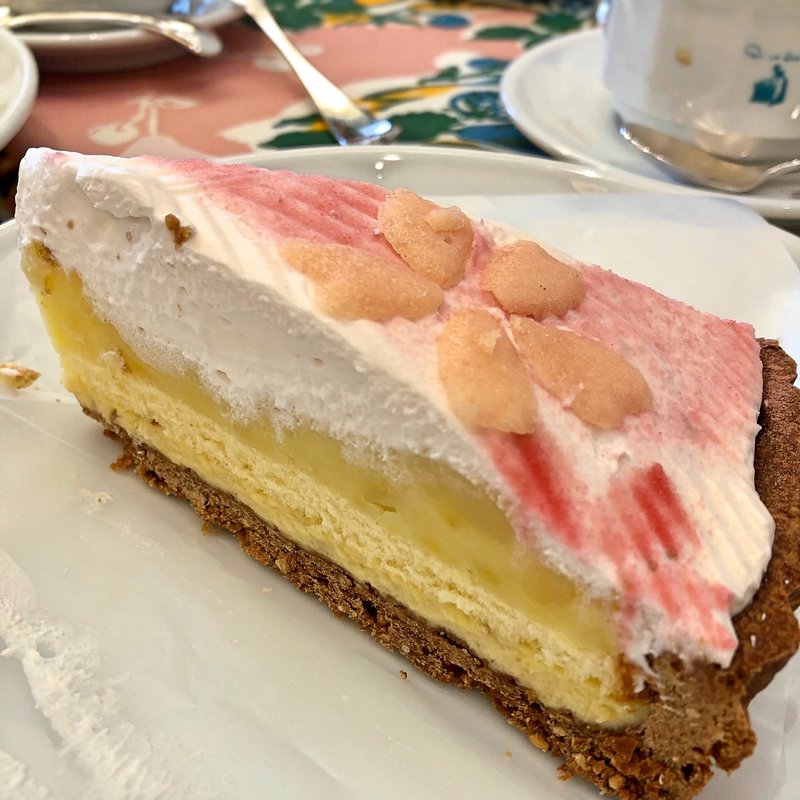 徳島県里浦産なると金時 里むすめと胡麻のタルト(キルフェボン 仙台店)