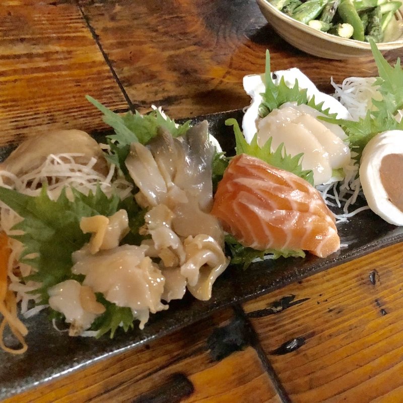 刺身6種盛り （つぶ貝 北寄貝 サーモン 帆立 烏賊 烏賊のルイベ）(炉ばた)