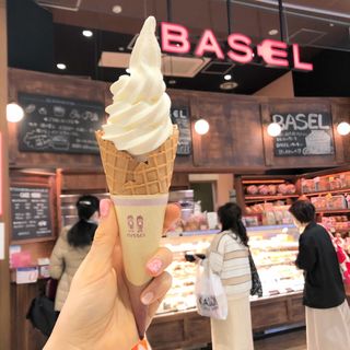 磯沼牧場ミルクの黄金律ソフトクリーム(BASEL イオンモール多摩平の森店)