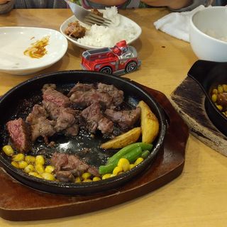(八郎ミート酒場)