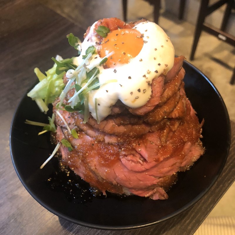 ローストビーフ丼(レッドロック 博多大名店)