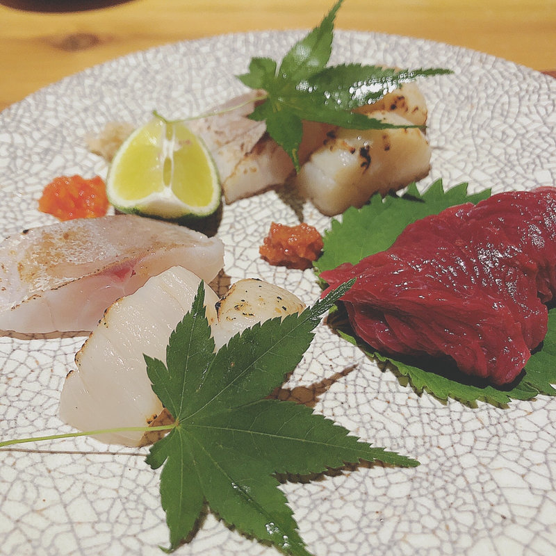 馬刺とお刺身盛り合わせ(大阪モノラル)