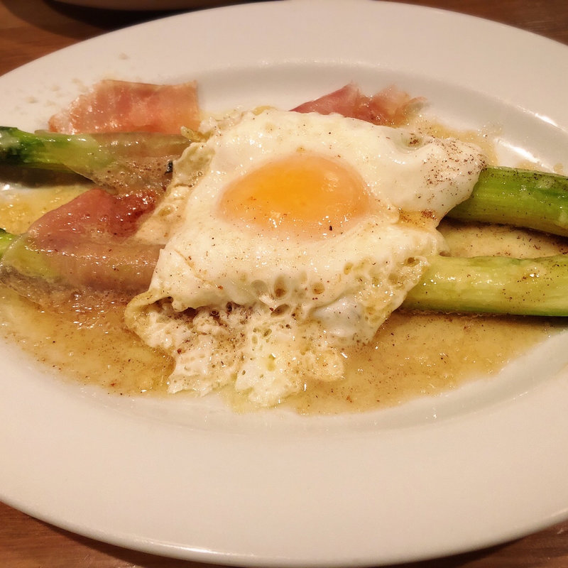 アスパラのビスマルク風(リルチェンテ （Rilucente）)