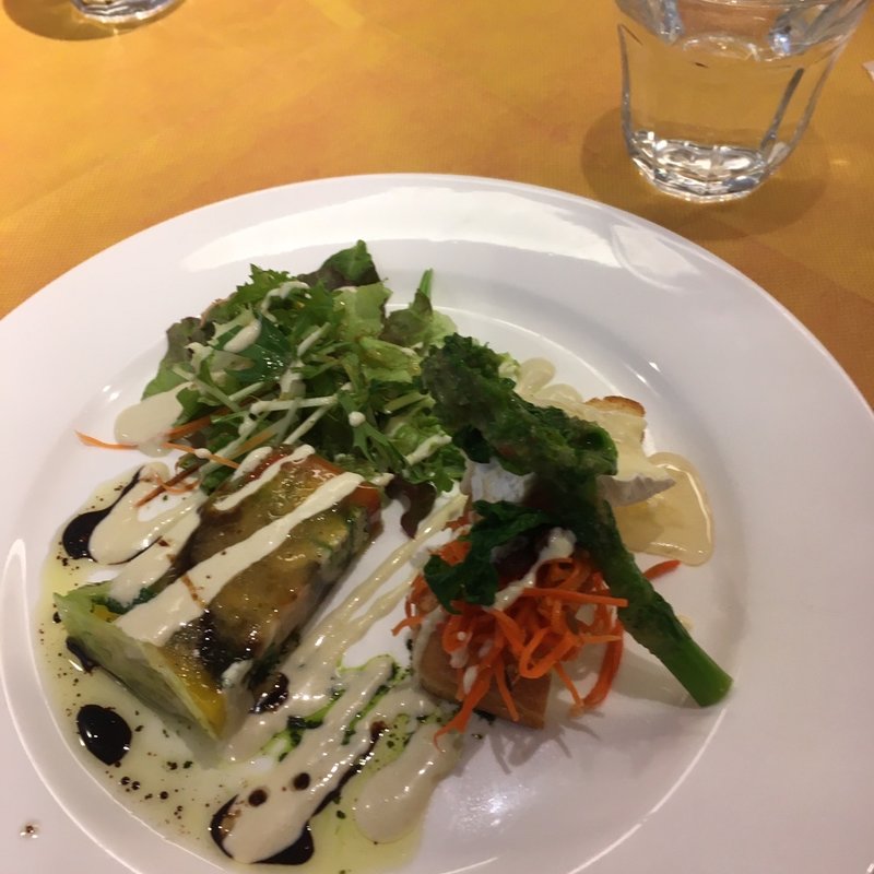 前菜海老と春野菜のテリーヌバターたっぷりのパン(ビストロ　グラン　ソレーユ （Bistrot Grand Soleil）)