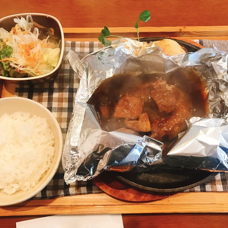 煮込みハンバーグ(あおくまカフェ)