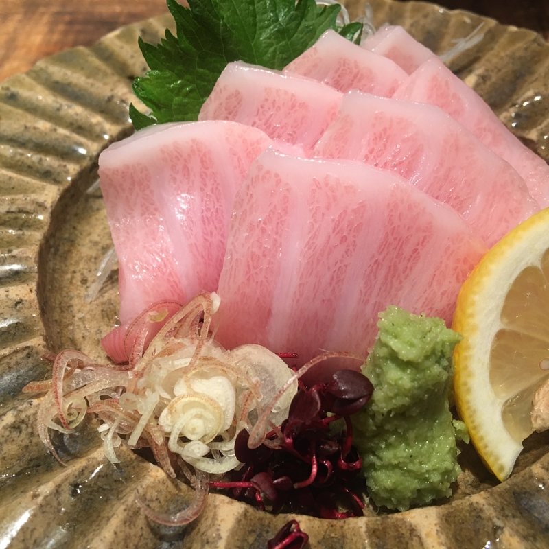 本マグロの刺身(酒家魚肉菜 虹晴れ)