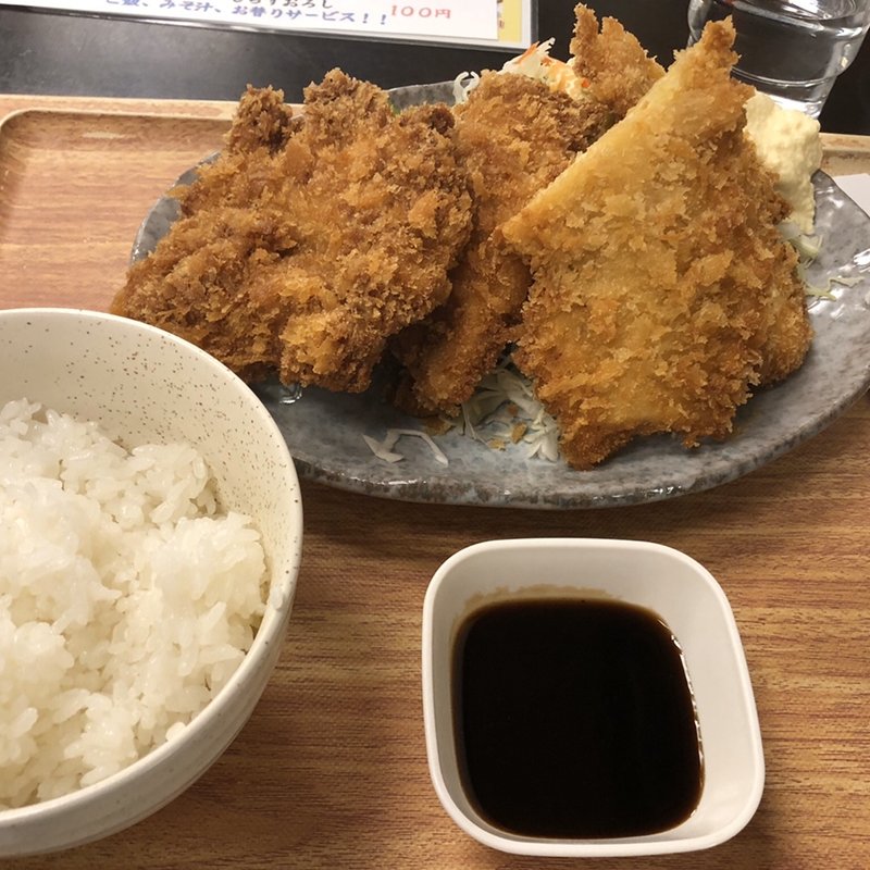チキンとイカのフライ定食(魚豊　人形町店)