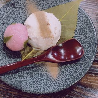 桜餅風アイスクリーム＆ミニ桜もち(きりん珈琲)