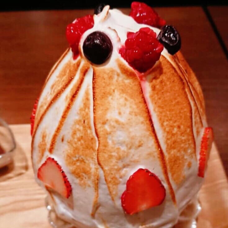 赤いベリーとキャラメルの焼き氷(Cafe&貸切Party Lumiere(ルミエール) 吉祥寺)