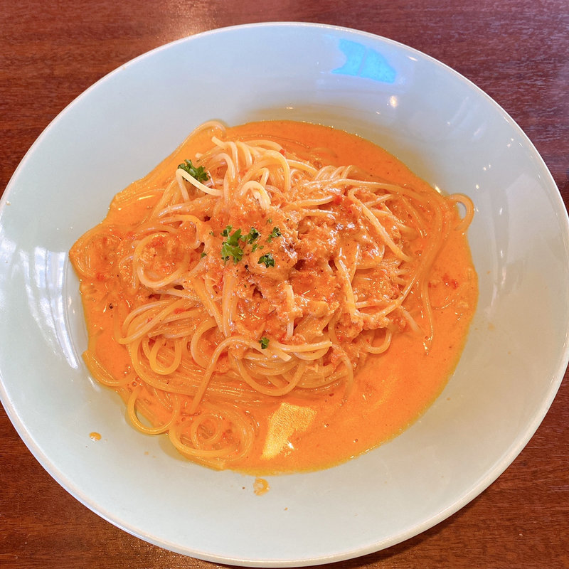 ズワイガニとトマトのパスタ(カネ保水産)