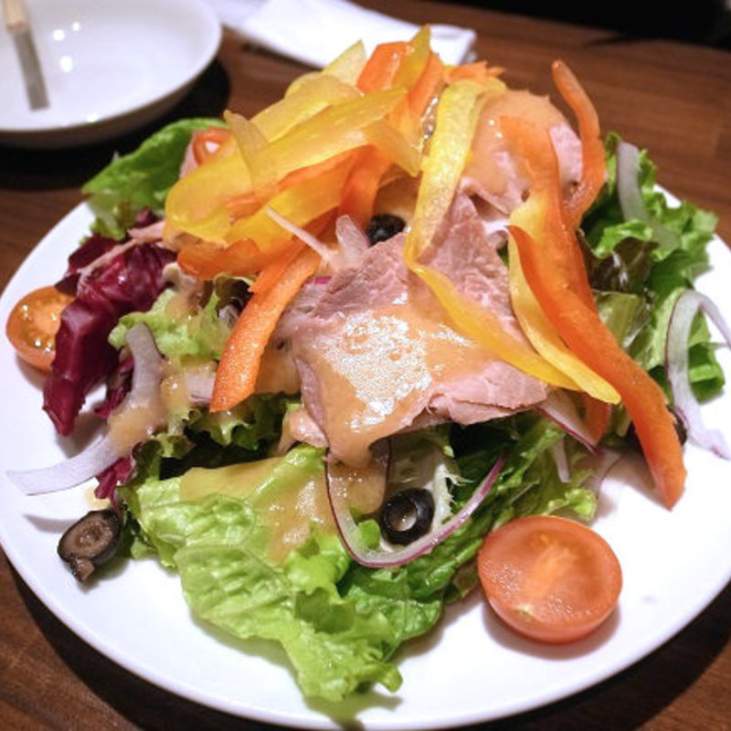 自家製ローストビーフのサラダ(一軒家個室＆ビストロ酒場 CRAFT×CRAFT（クラフトクラフト） 赤羽店)