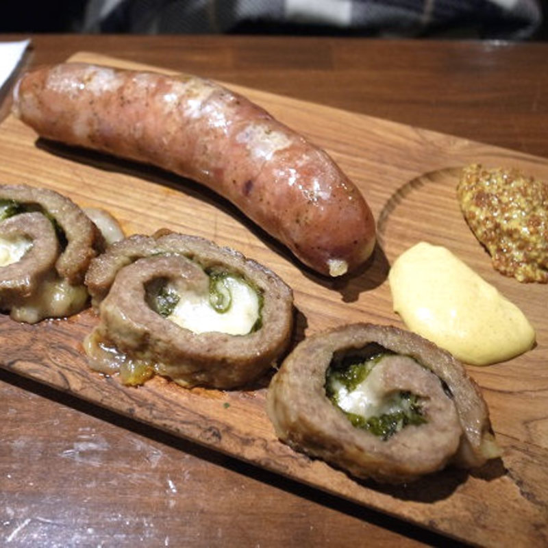 自家製ソーセージ2種盛り合わせ(一軒家個室＆ビストロ酒場 CRAFT×CRAFT（クラフトクラフト） 赤羽店)