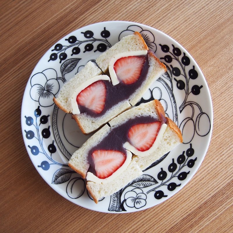 苺と吟醸こしあんのサンド(俺のBakery＆Cafe 京王モール店)