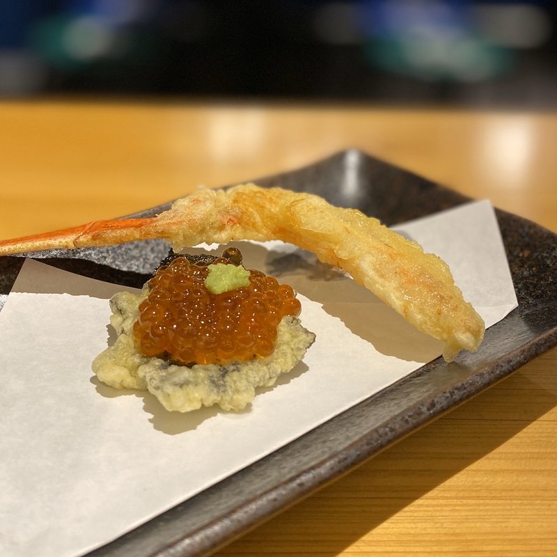 いくらカナッペ、蟹足(天ぷらとワイン 小島 名駅2号店)