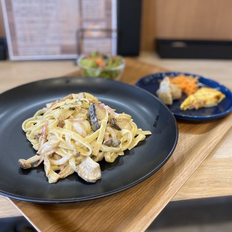 ベーコンとキノコのクリームソース〜生フェットチーネ〜(Comule)