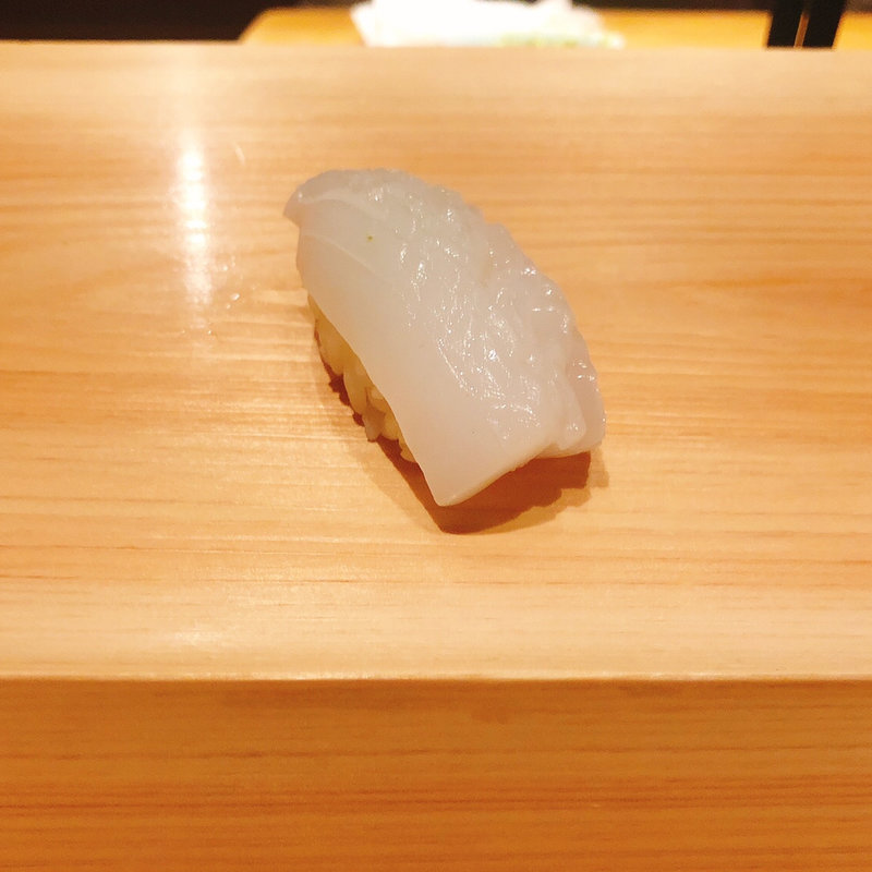 白イカの握り(鮨 利崎)