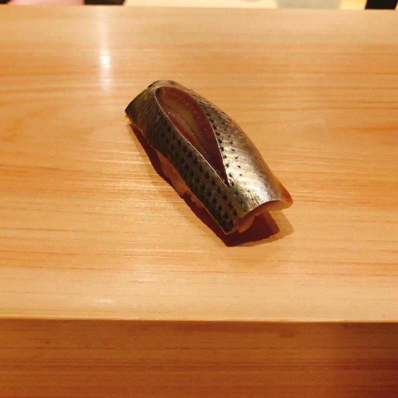 小鰭の握り(鮨 利崎)