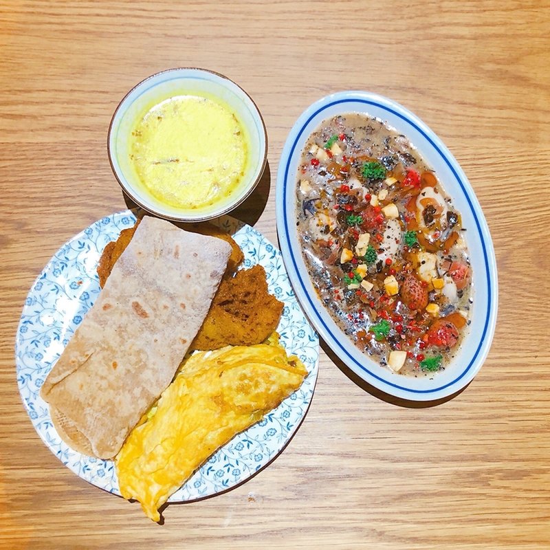 イチゴの牡蠣（トッピング:オムレツ ）(TAPIR)