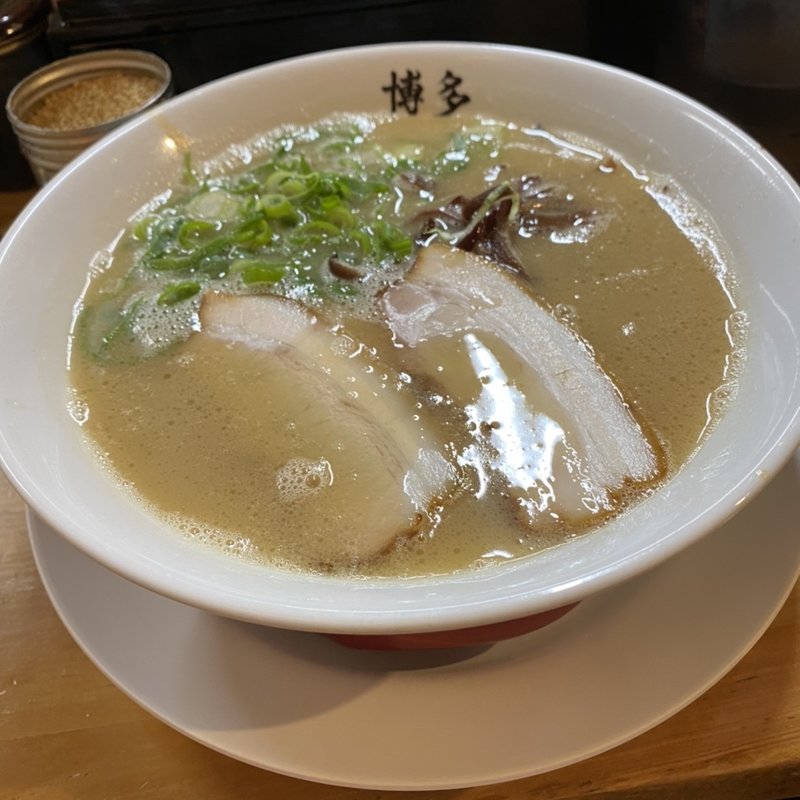 白豚骨(博多 一吹 (はかたいぶき)【豚骨ラーメン専門店】)