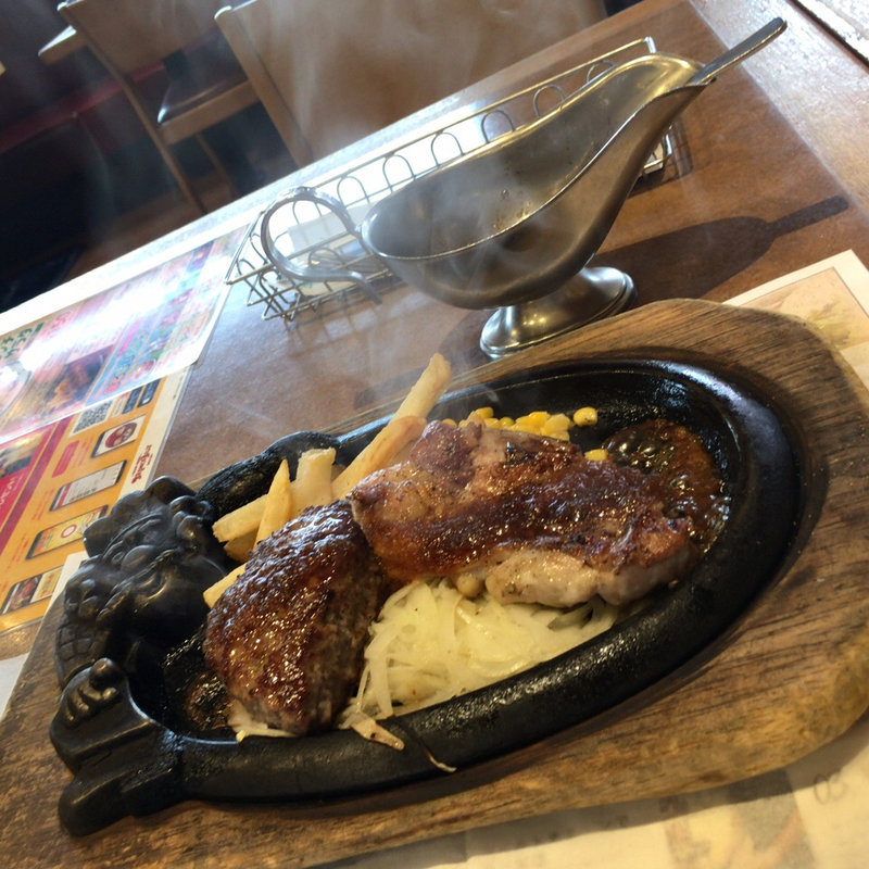 炭焼きハンバーグ・チキンステーキセット(ステーキハウス ブロンコビリー多摩ニュータウン通り店)