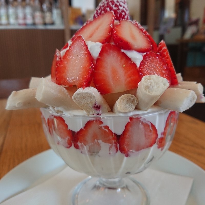 スノーホワイトパフェ(スモーブローキッチン 中之島)