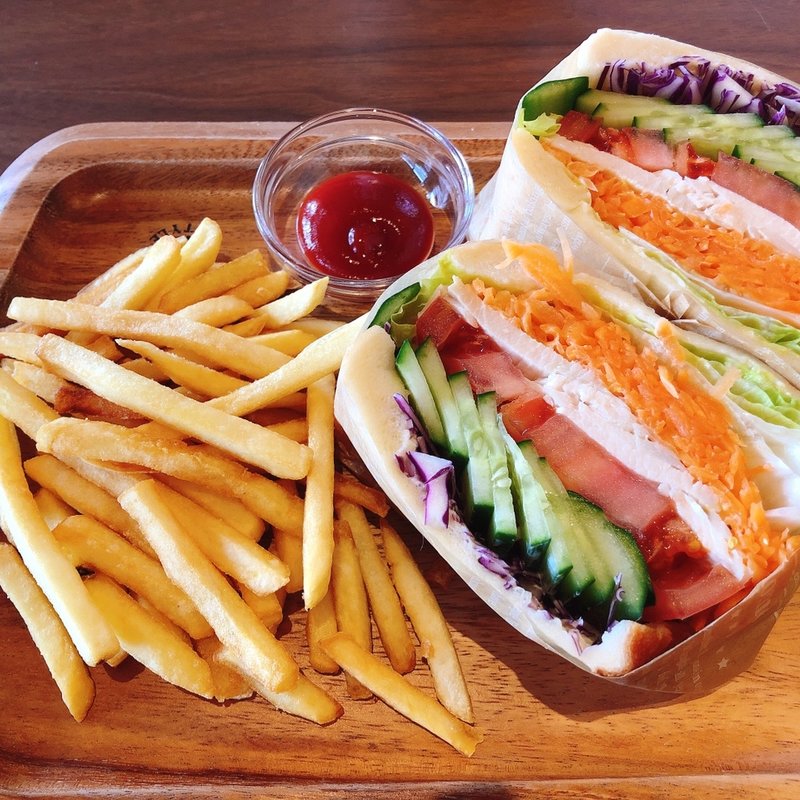 具だくさんわんぱくサンドウィッチ(これぞパンです　This is a pan)