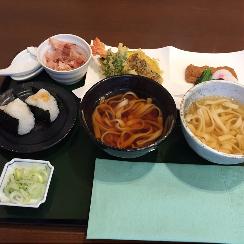 赤白食べ比べ(宮きしめん 伊兵衛)