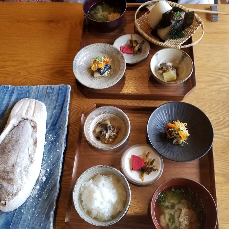 鯛の塩釜(ごはんやイタル新三郎商店)