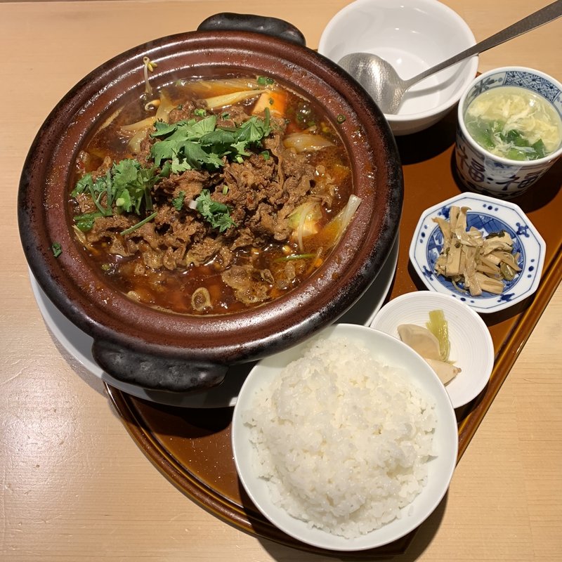 牛バラと豆腐の麻辣土鍋煮込み(龍眉虎ノ尾 西麻布)