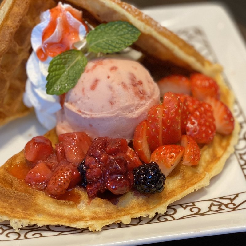 元町ワッフル ベリー＆ストロベリー(元町珈琲 長野東和田の離れ)