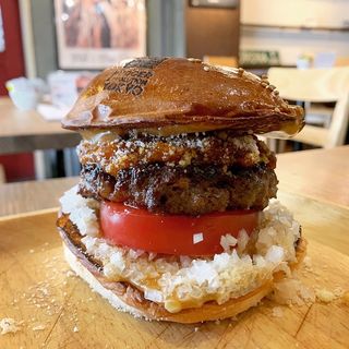 黒毛和牛ミートソーストマトバーガー+パルメザンチーズ(Burger Revolution Tokyo 西麻布)