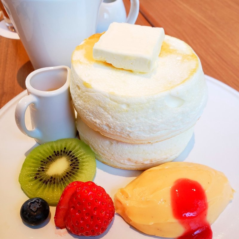 白いモチモチパンケーキ(たまご専門店TAMAGOYA)