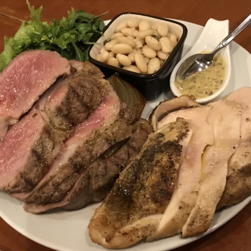 お肉のロースト盛り合わせ(カリーナ カリーナ)