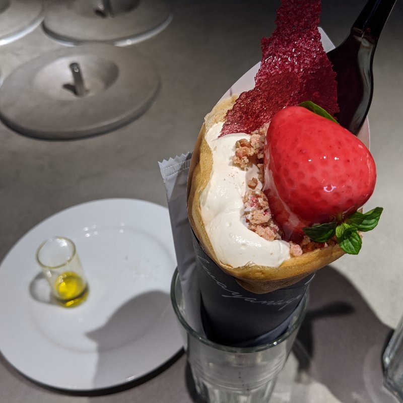 クレープビジューフレーズ(PATISSERIE ASAKO IWAYANAGI)