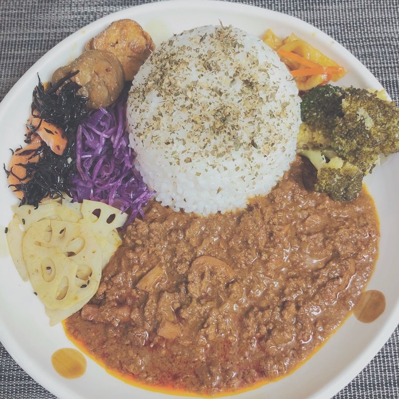 もんこさんの佐渡汽船カレーを使ったランチプレート(すえ☆pi亭)