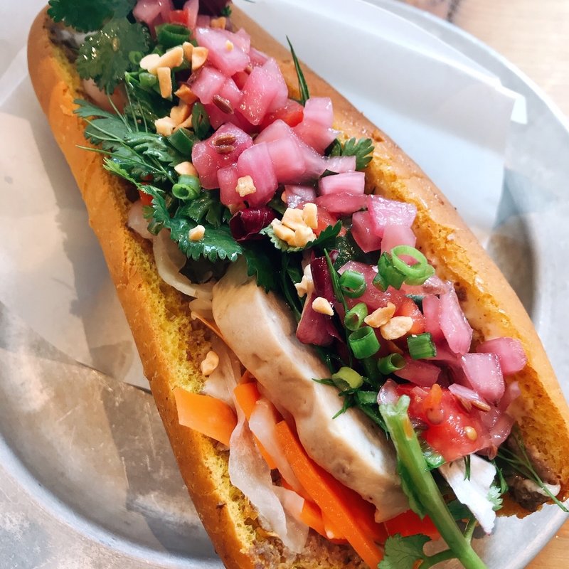 香り野菜のバインミー(MAKE ONE TWO (メイクワンツー）)