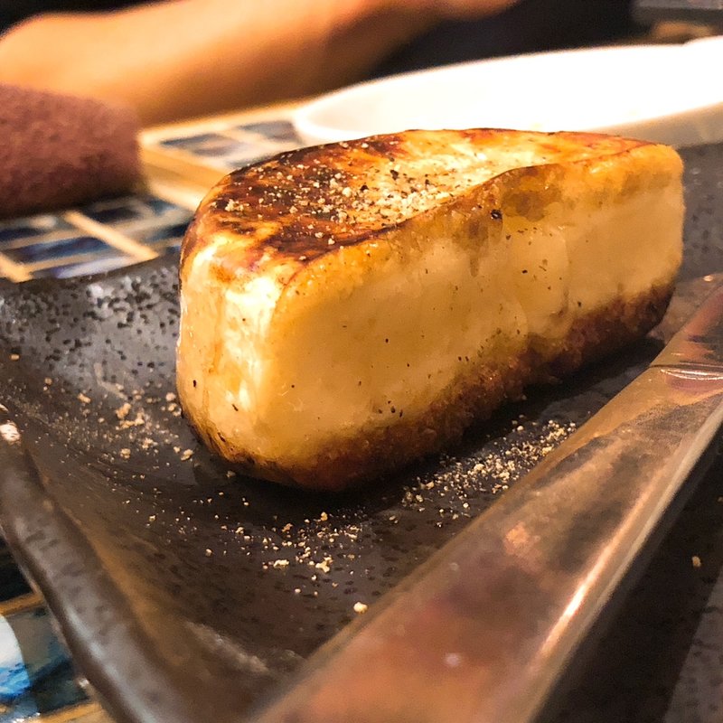 カマンベールチーズの蜂蜜かけ(立吉餃子 青山店)