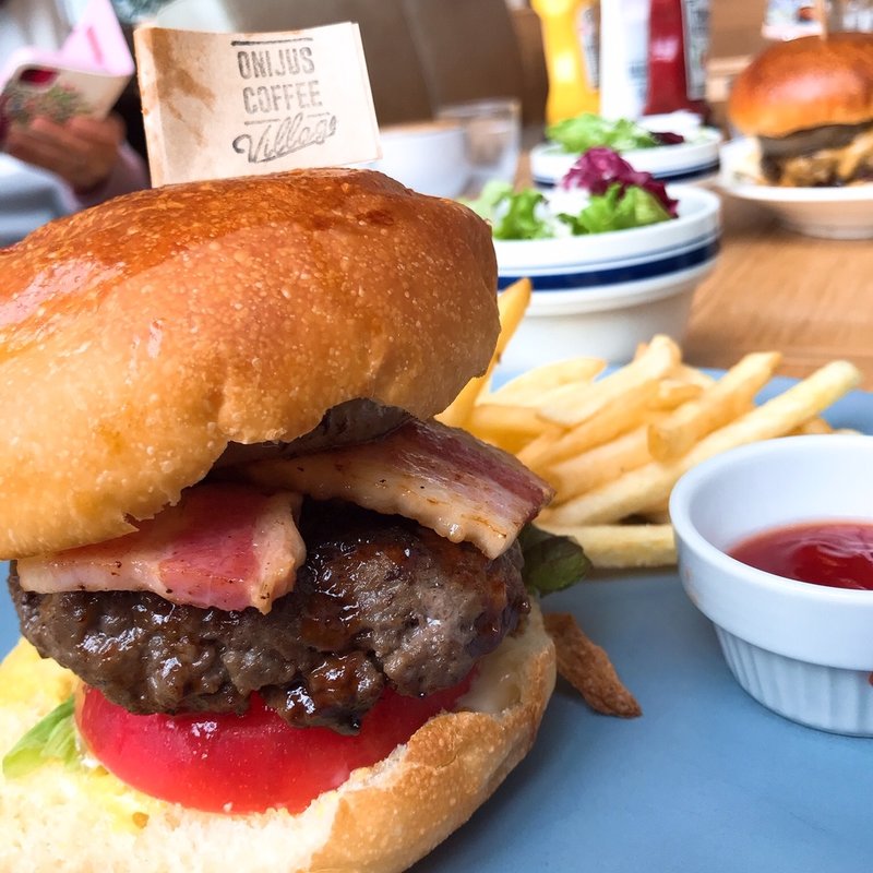 黒毛和牛のハンバーガー(ONIJUS COFFEE VILLAGE)