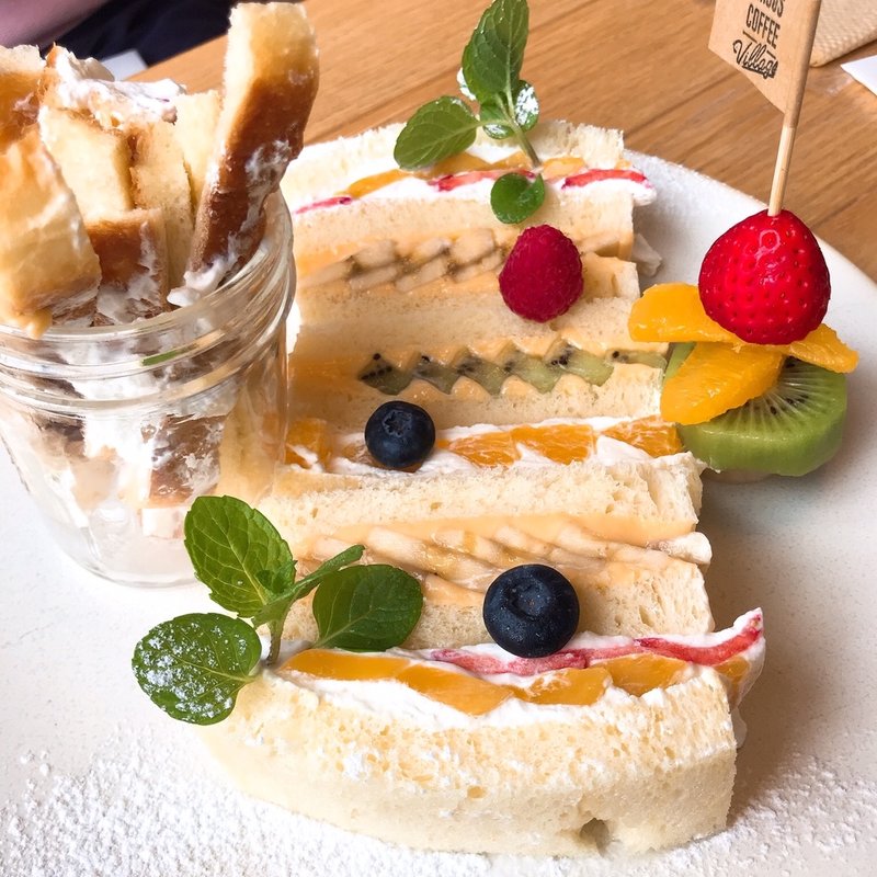 贅沢なフルーツサンド(ONIJUS COFFEE VILLAGE)