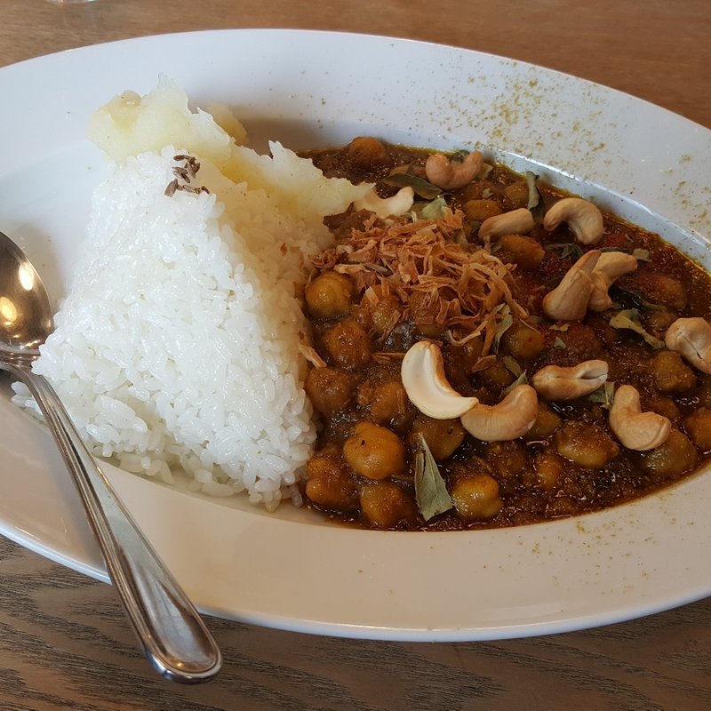 ひよこ豆とカシューナッツのカレー(LAND)