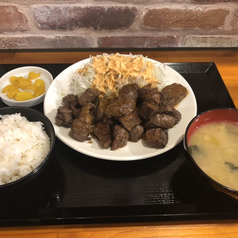 サイコロステーキ定食(銀次郎のステーキ)