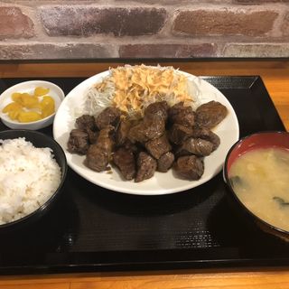 サイコロステーキ定食(銀次郎のステーキ)
