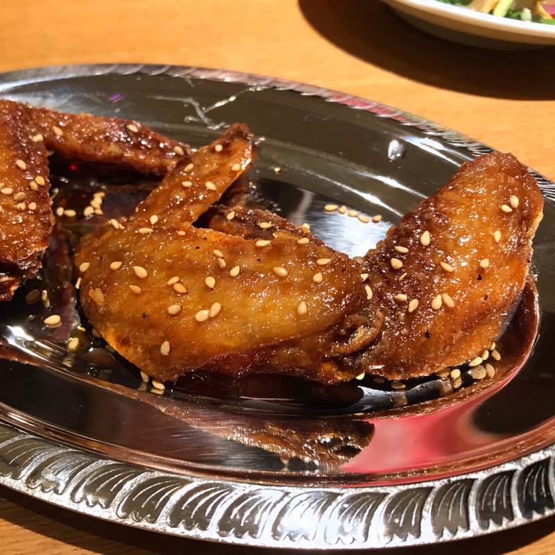 手羽先『黒』（浮星特製のタレで）1本(モダン酒場 浮星)